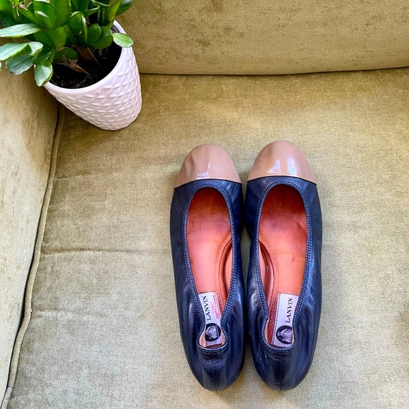 Classic Lanvin Navy and Tan Ballet Flats - Picture 2 of 5